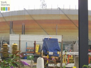 Gasometer from alley known as Fawdington Lane, 15 Aug 2004